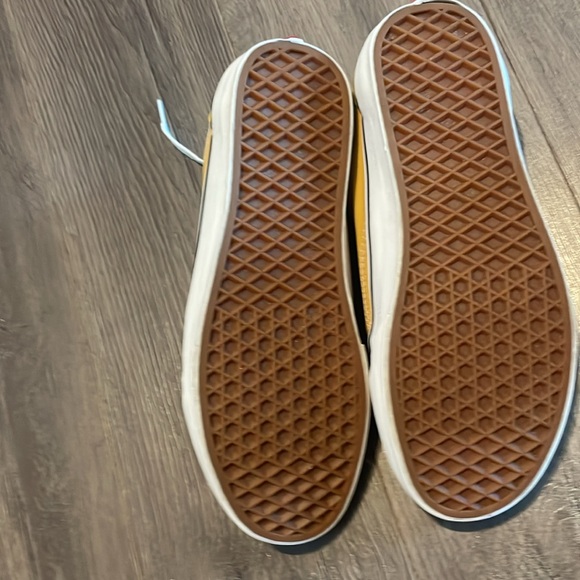 Vans - Picture 4 of 4